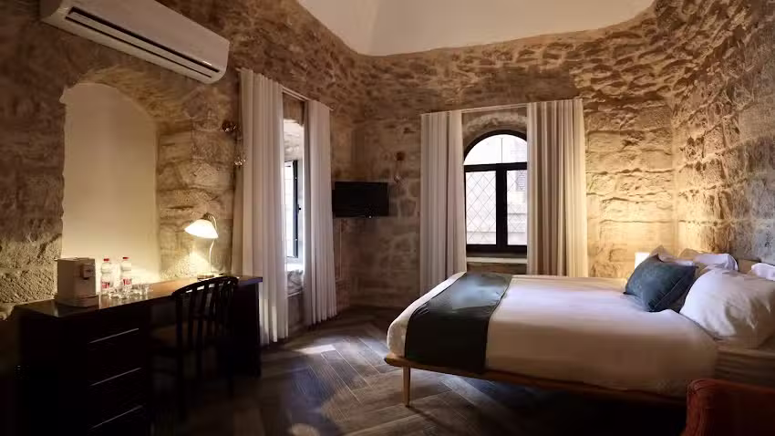 Petrakis Inn