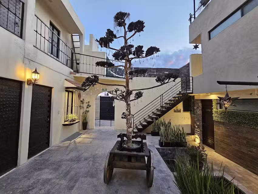 Posada Equinoccio, Bernal