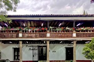 Posada Familiar Plaza Aurea