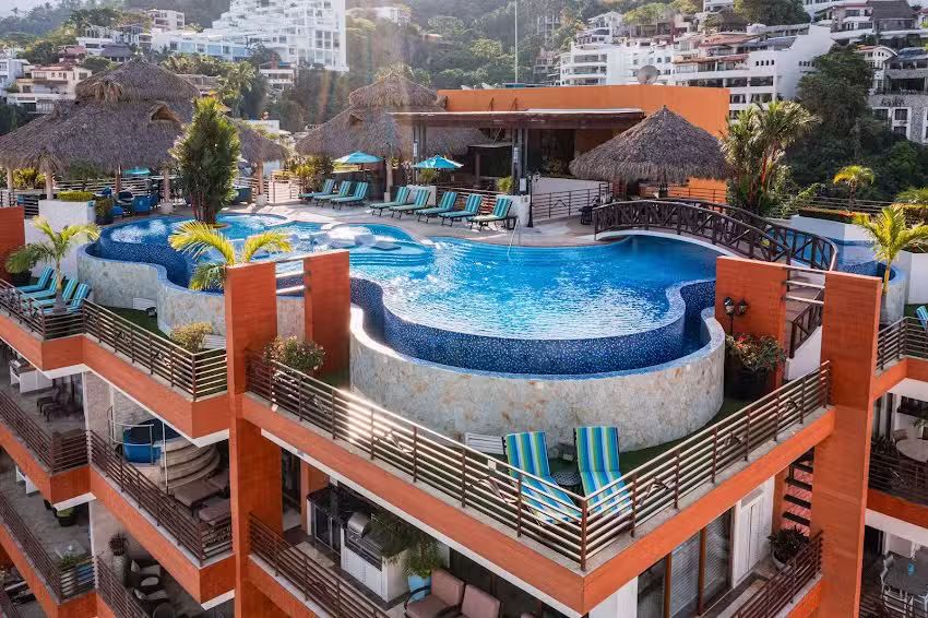 Residences by Pinnacle 220