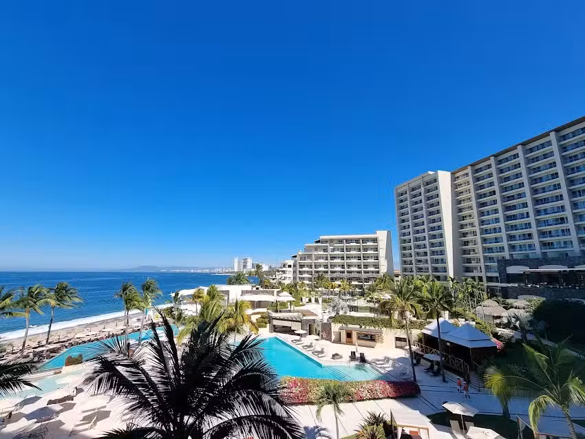 Secrets Hotel & Now Amber GRAN SALON