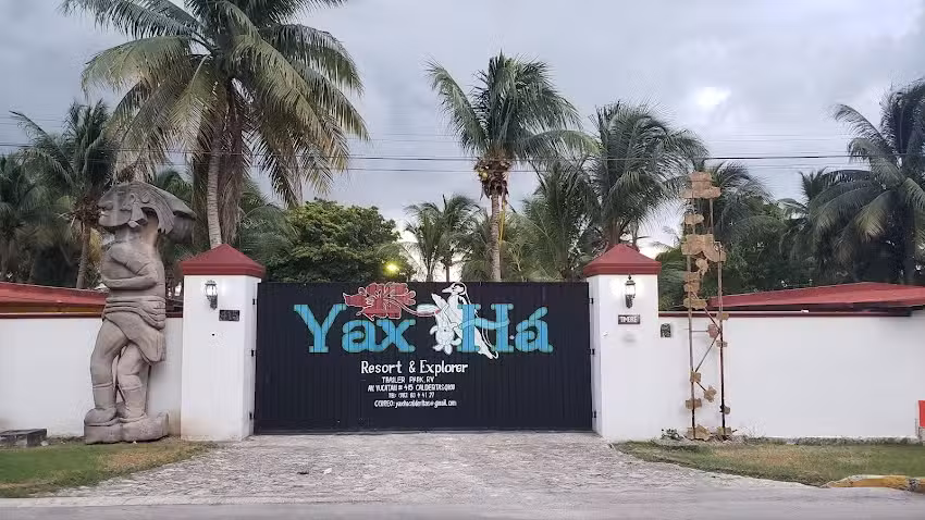 Yax-Ha Caba&ntilde;as & Trailer Park