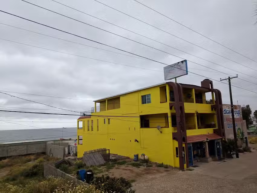 Young Dudes Surf Hostel and Backpackers, Baja California
